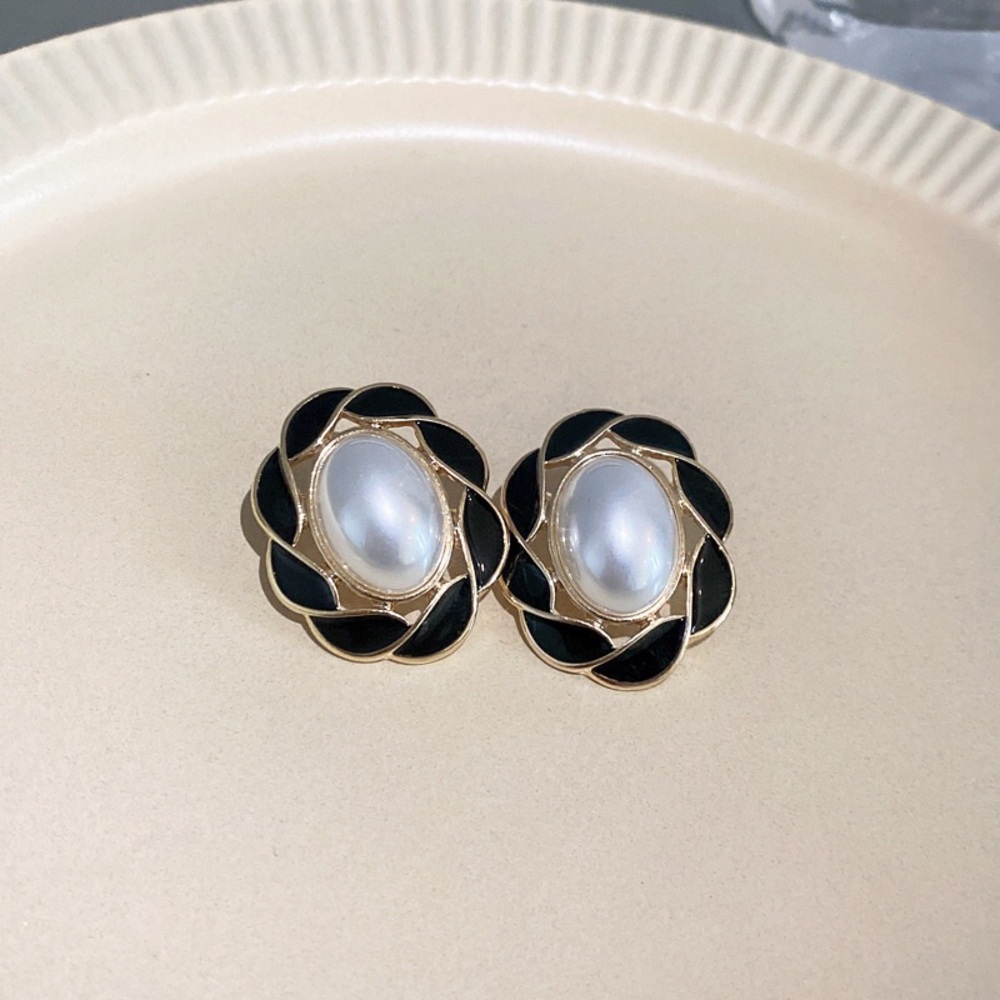 Second-hand earrings, earring accessories